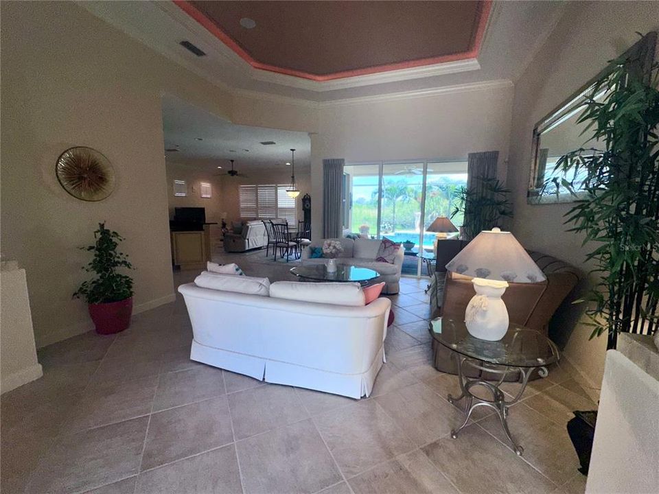 En Venta: $698,713 (3 camas, 3 baños, 2573 Pies cuadrados)