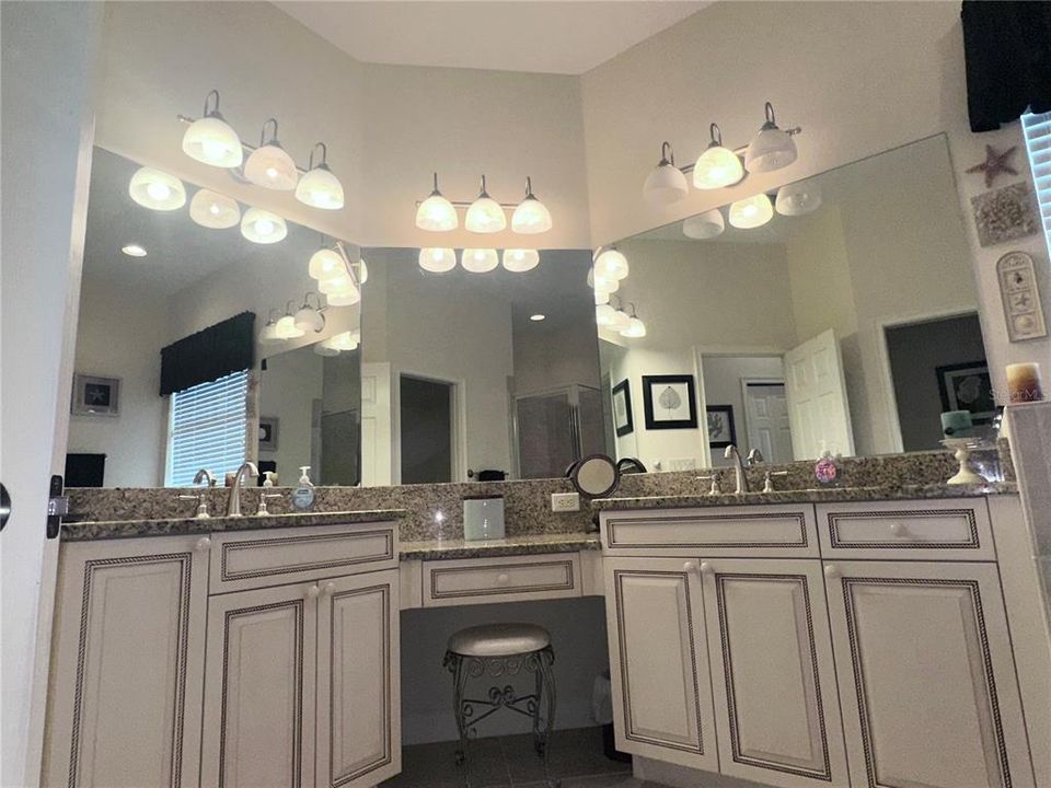 En Venta: $698,713 (3 camas, 3 baños, 2573 Pies cuadrados)