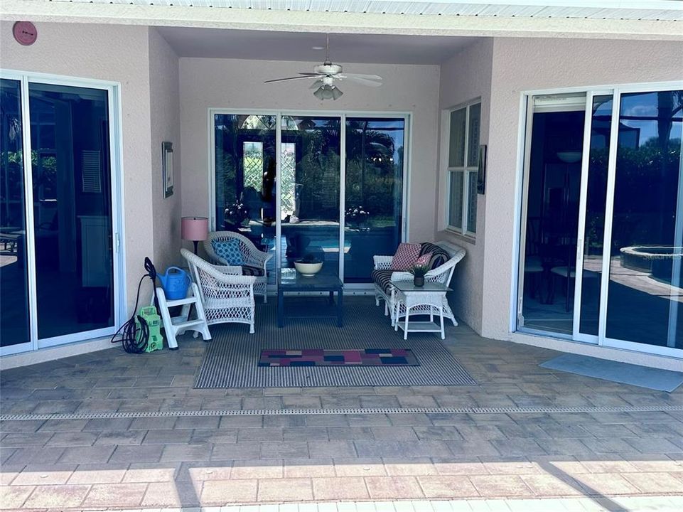 En Venta: $698,713 (3 camas, 3 baños, 2573 Pies cuadrados)
