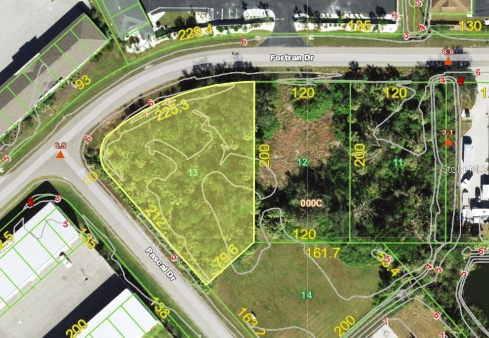 En Venta: $275,000 (0.94 acres)