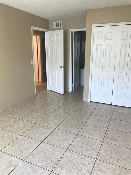For Sale: $165,000 (2 beds, 2 baths, 905 Square Feet)