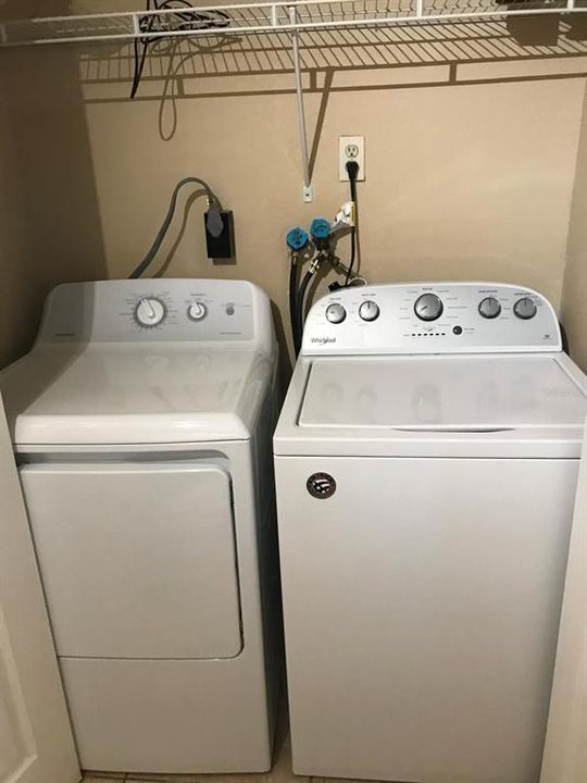 For Sale: $165,000 (2 beds, 2 baths, 905 Square Feet)