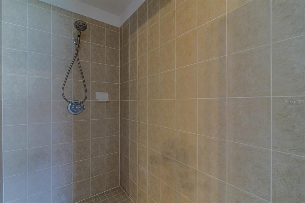 En Venta: $280,000 (3 camas, 2 baños, 1722 Pies cuadrados)