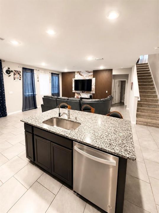 En Venta: $479,997 (4 camas, 3 baños, 2738 Pies cuadrados)
