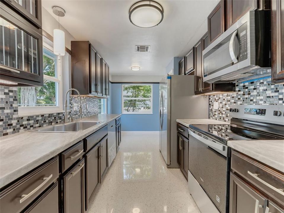 En Venta: $353,990 (2 camas, 2 baños, 904 Pies cuadrados)