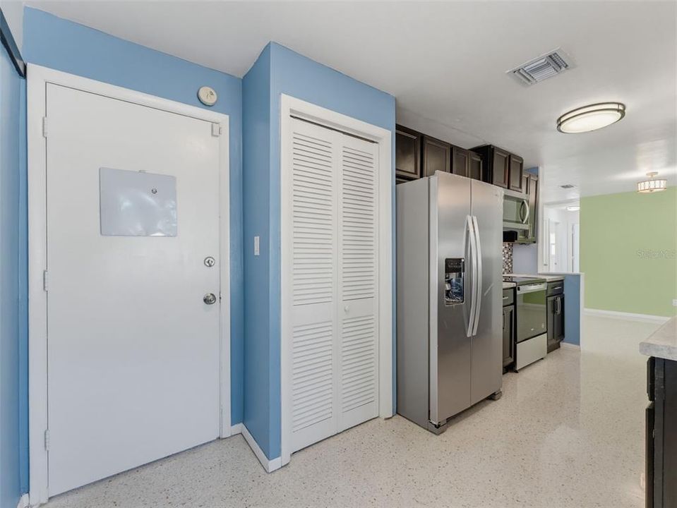 En Venta: $353,990 (2 camas, 2 baños, 904 Pies cuadrados)