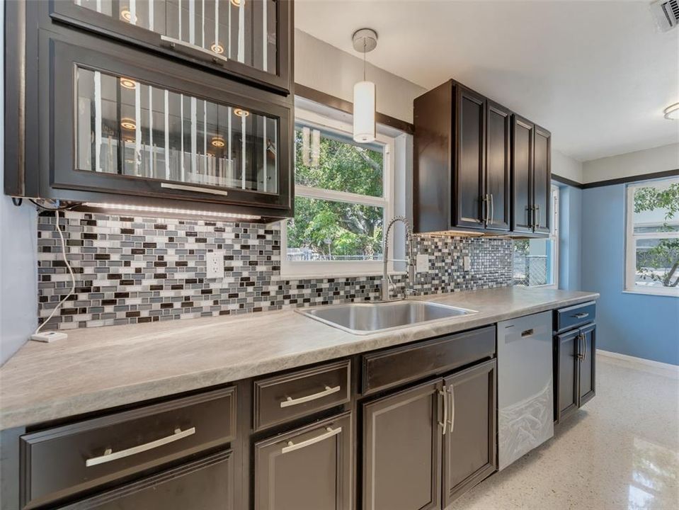 En Venta: $353,990 (2 camas, 2 baños, 904 Pies cuadrados)