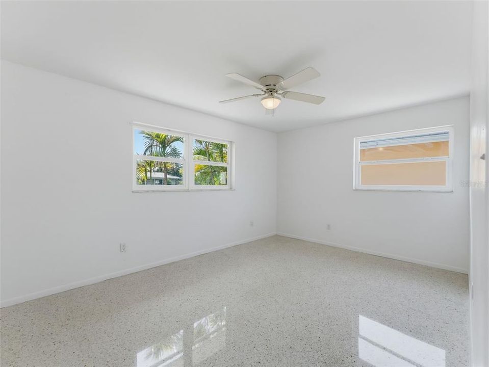 En Venta: $353,990 (2 camas, 2 baños, 904 Pies cuadrados)