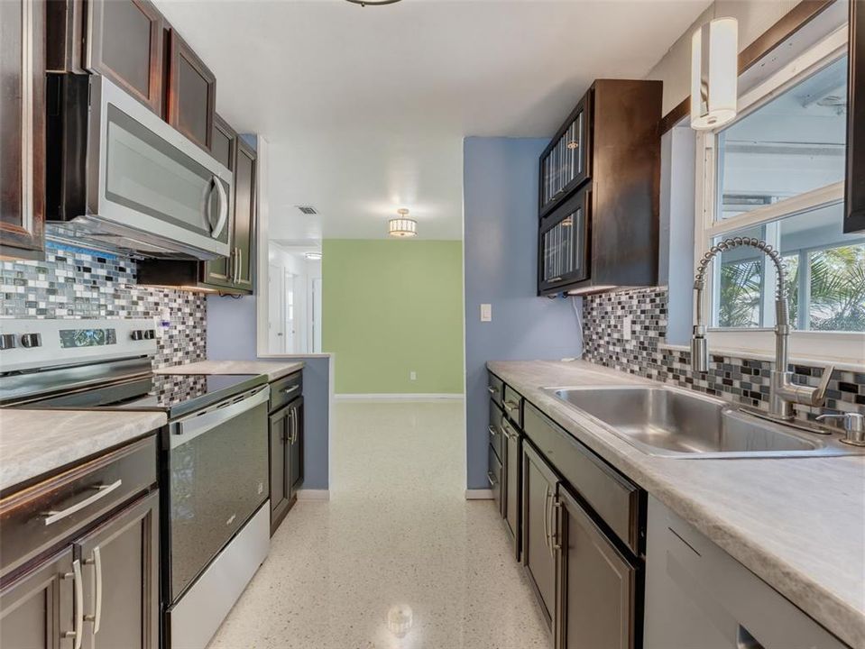 En Venta: $353,990 (2 camas, 2 baños, 904 Pies cuadrados)