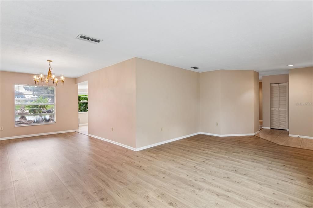 For Sale: $500,000 (3 beds, 2 baths, 1861 Square Feet)