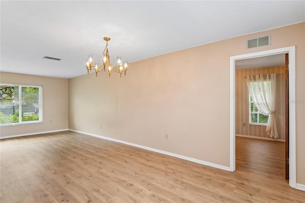 For Sale: $500,000 (3 beds, 2 baths, 1861 Square Feet)