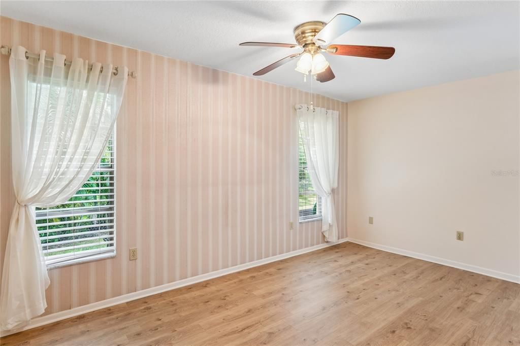For Sale: $500,000 (3 beds, 2 baths, 1861 Square Feet)
