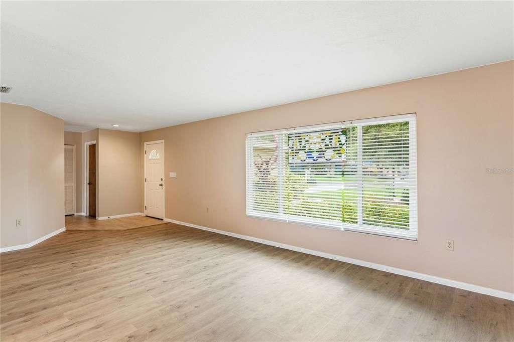 For Sale: $500,000 (3 beds, 2 baths, 1861 Square Feet)