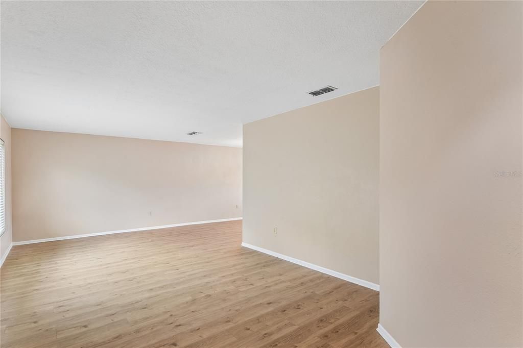 For Sale: $500,000 (3 beds, 2 baths, 1861 Square Feet)
