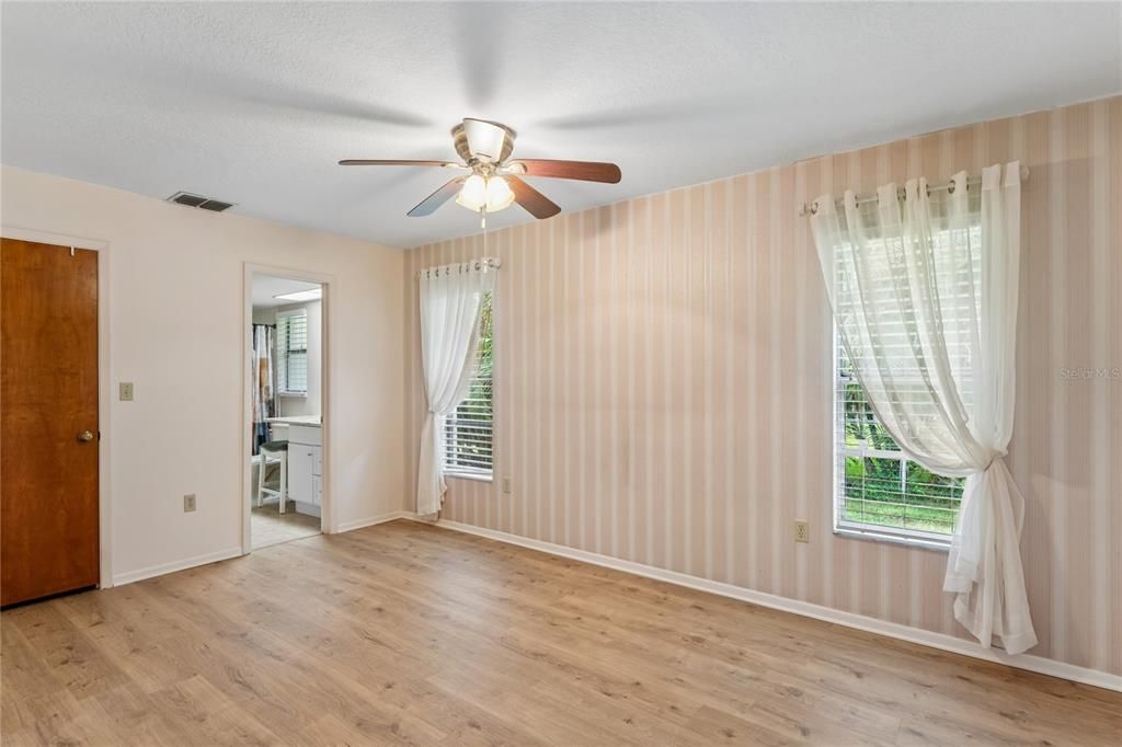 For Sale: $500,000 (3 beds, 2 baths, 1861 Square Feet)