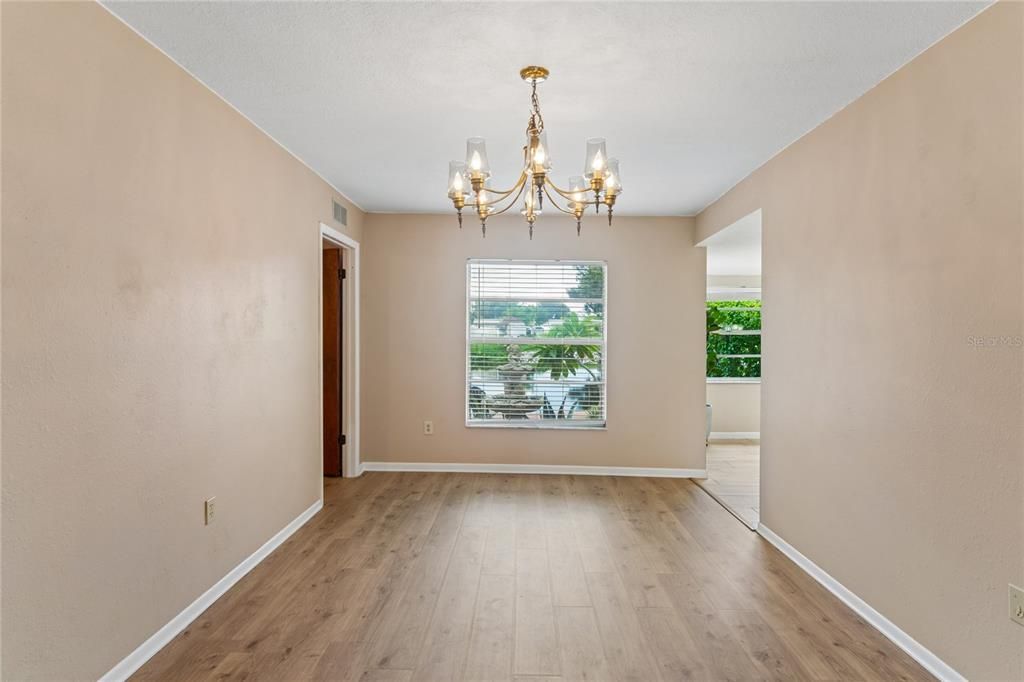 For Sale: $500,000 (3 beds, 2 baths, 1861 Square Feet)