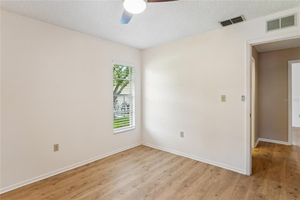 For Sale: $500,000 (3 beds, 2 baths, 1861 Square Feet)