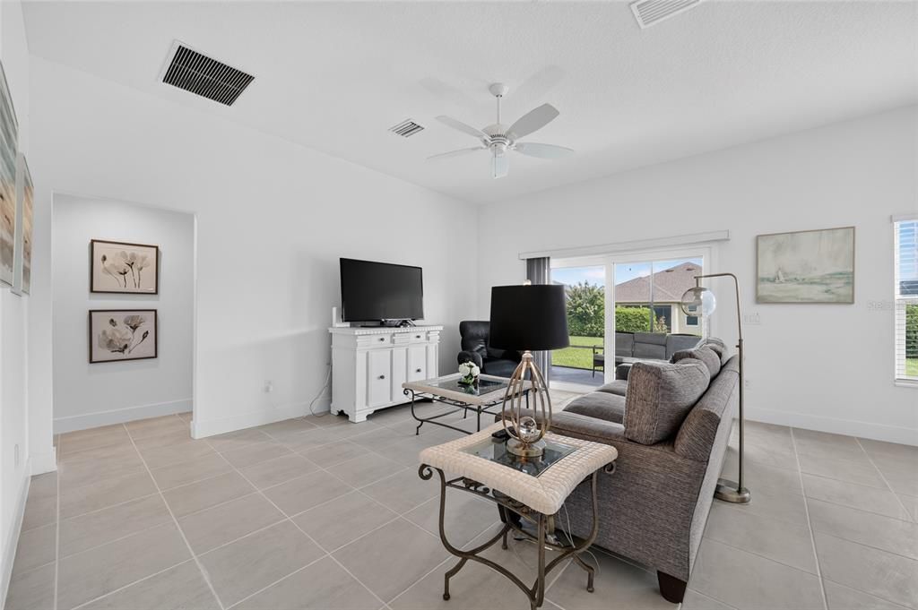 For Sale: $370,000 (3 beds, 2 baths, 1419 Square Feet)