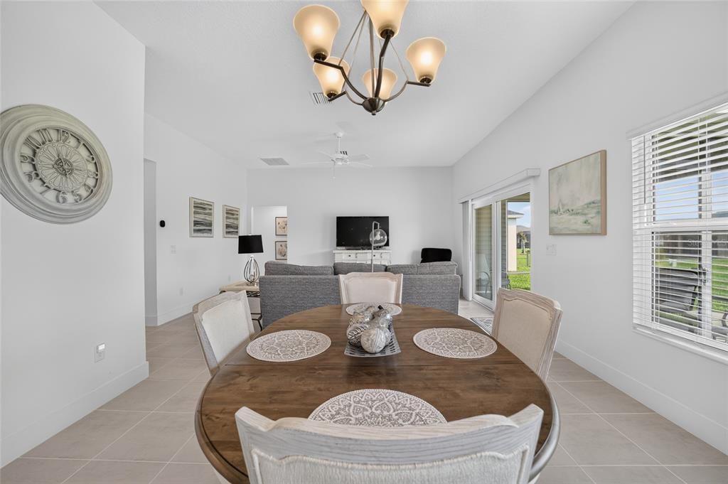 For Sale: $370,000 (3 beds, 2 baths, 1419 Square Feet)