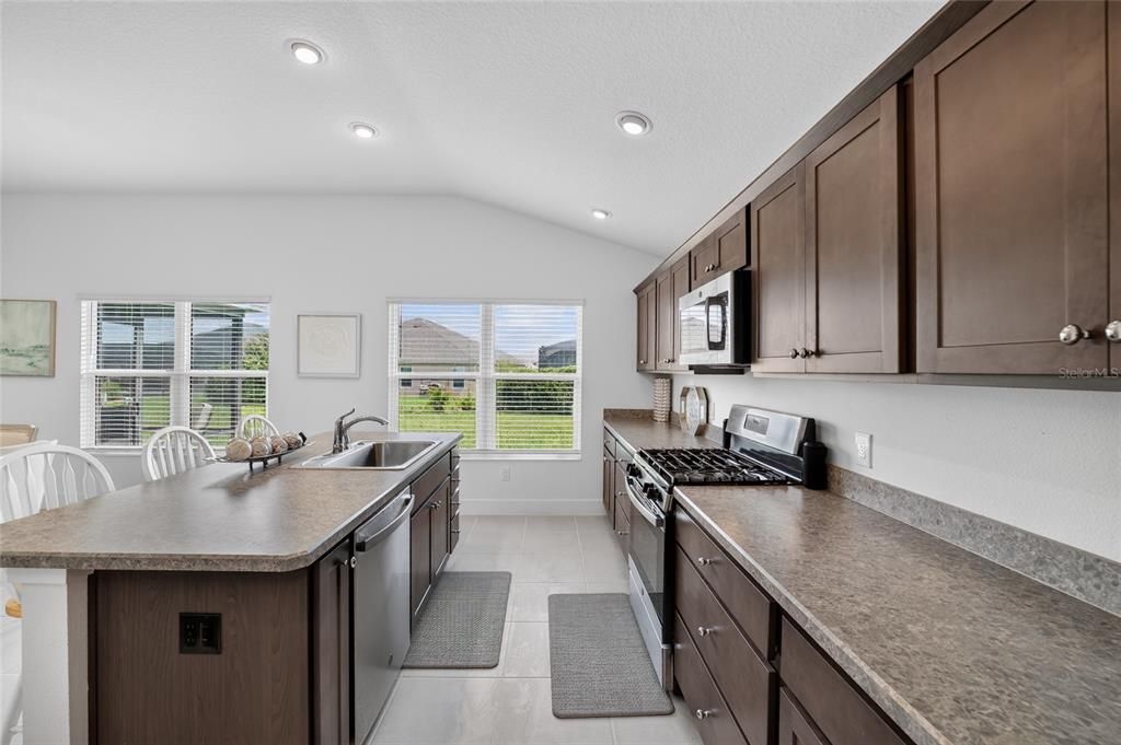 For Sale: $370,000 (3 beds, 2 baths, 1419 Square Feet)