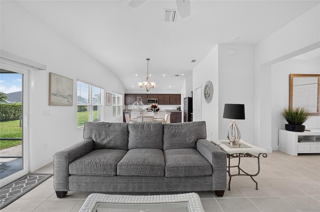 For Sale: $370,000 (3 beds, 2 baths, 1419 Square Feet)
