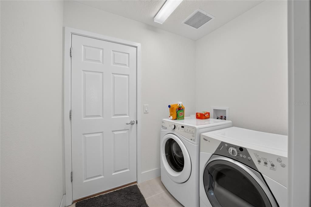 For Sale: $370,000 (3 beds, 2 baths, 1419 Square Feet)