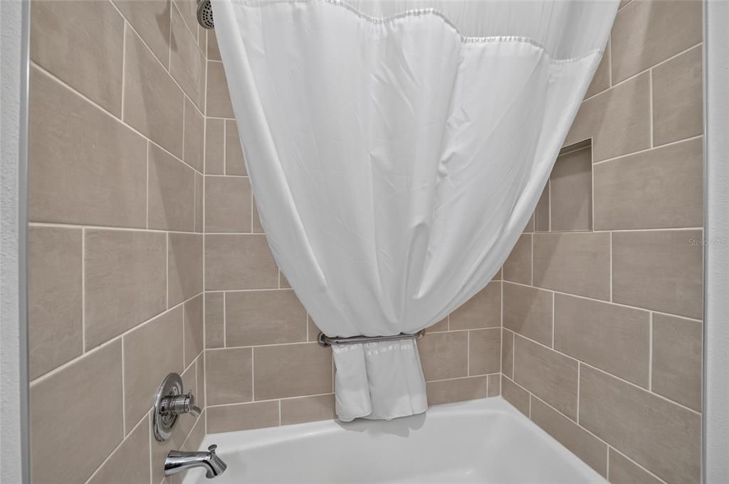 For Sale: $370,000 (3 beds, 2 baths, 1419 Square Feet)