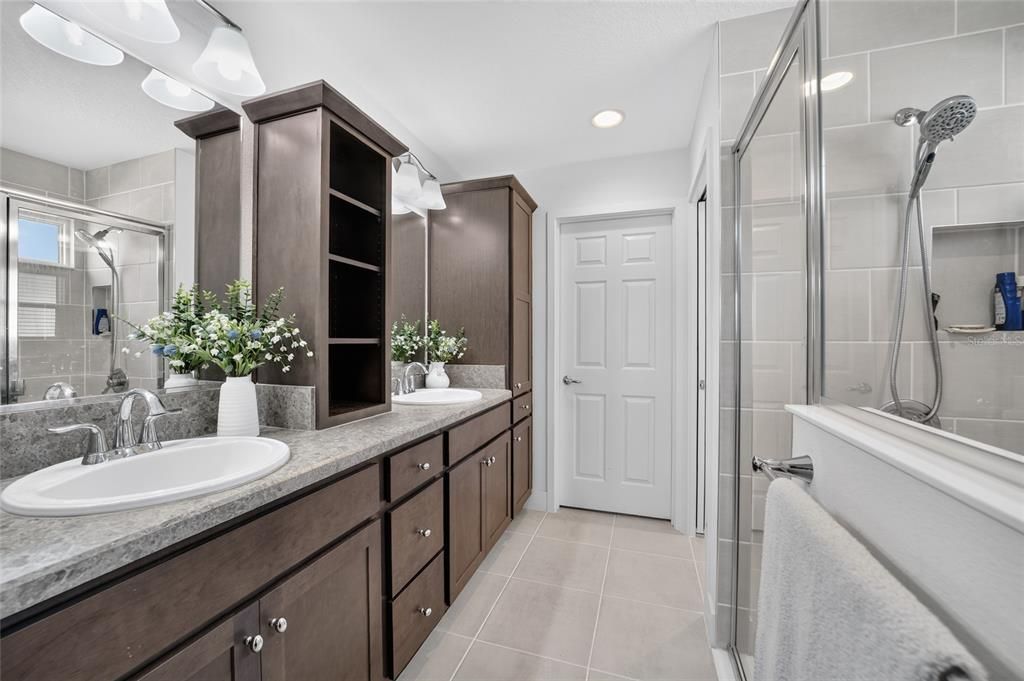 For Sale: $370,000 (3 beds, 2 baths, 1419 Square Feet)