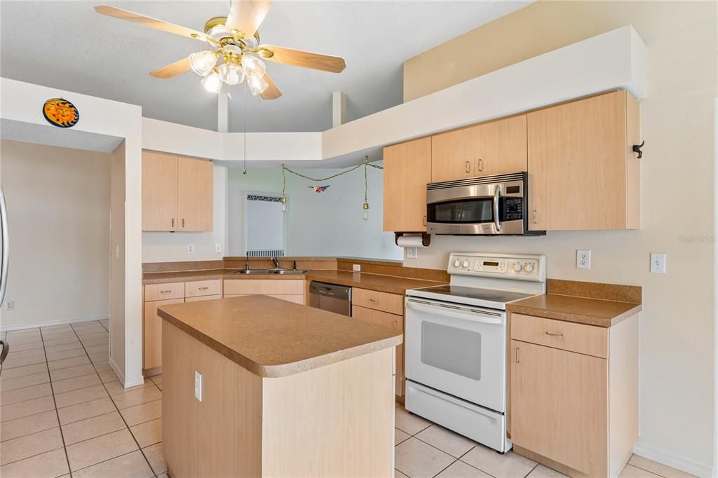 En Venta: $250,000 (2 camas, 2 baños, 1882 Pies cuadrados)