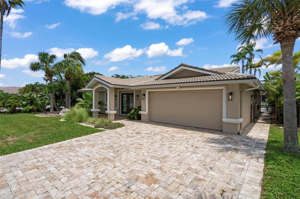 For Sale: $942,999 (3 beds, 3 baths, 2177 Square Feet)