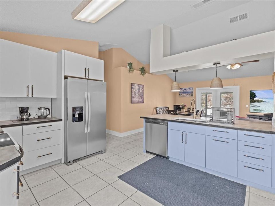 В аренду: $2,495 (3 спален, 2 ванн, 1407 Квадратных фут)