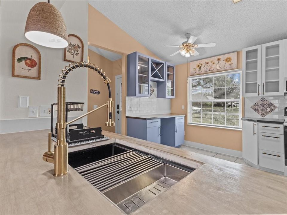В аренду: $2,495 (3 спален, 2 ванн, 1407 Квадратных фут)