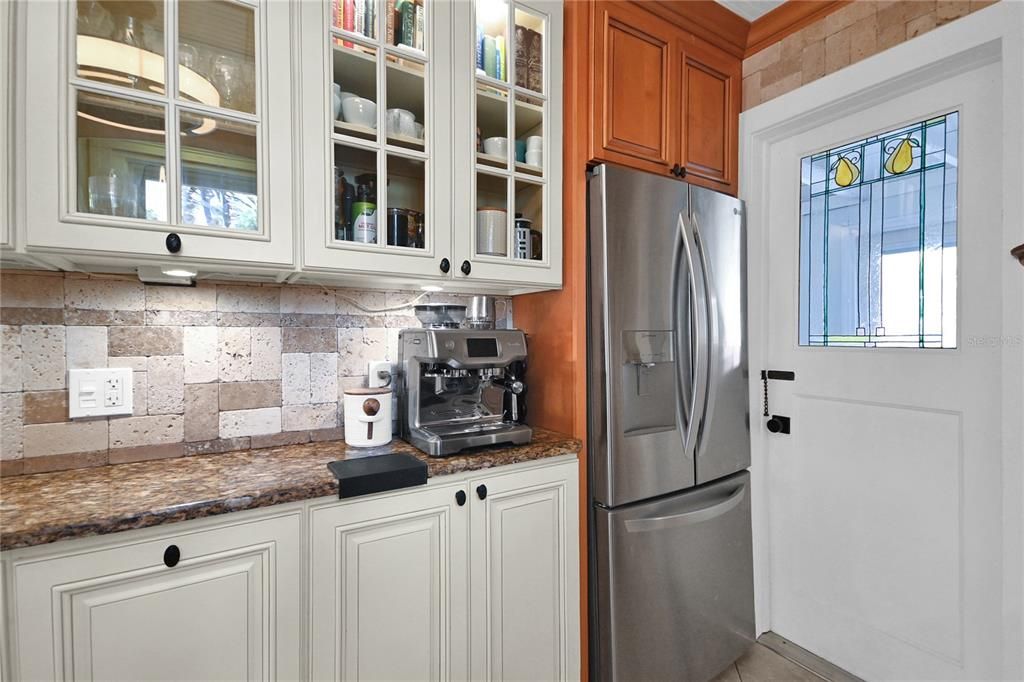 For Sale: $850,000 (3 beds, 2 baths, 1642 Square Feet)