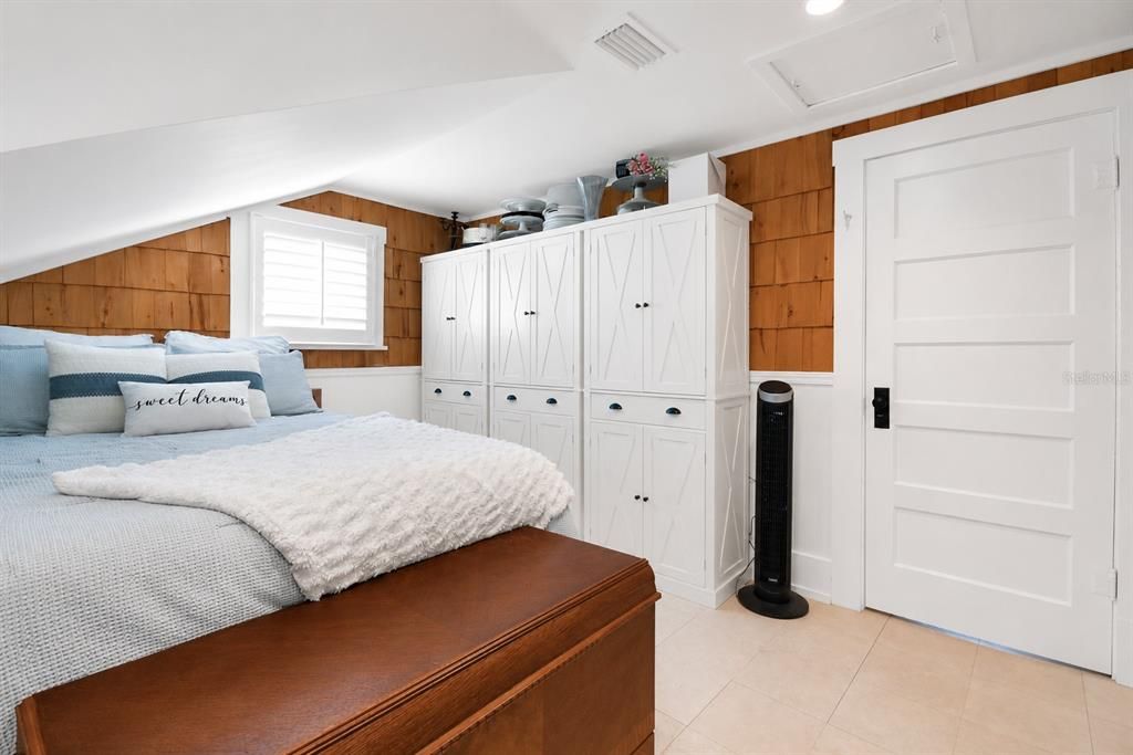 For Sale: $850,000 (3 beds, 2 baths, 1642 Square Feet)