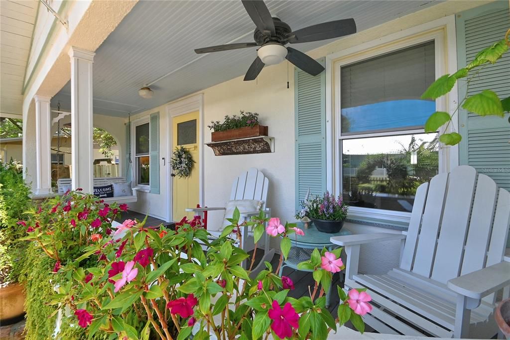 For Sale: $850,000 (3 beds, 2 baths, 1642 Square Feet)
