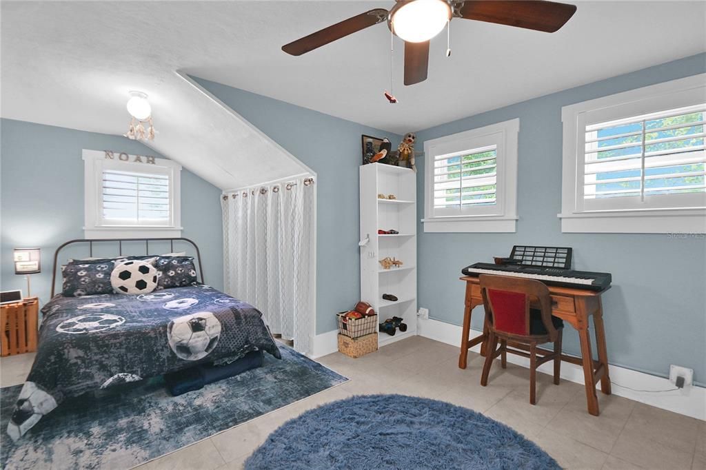 For Sale: $850,000 (3 beds, 2 baths, 1642 Square Feet)