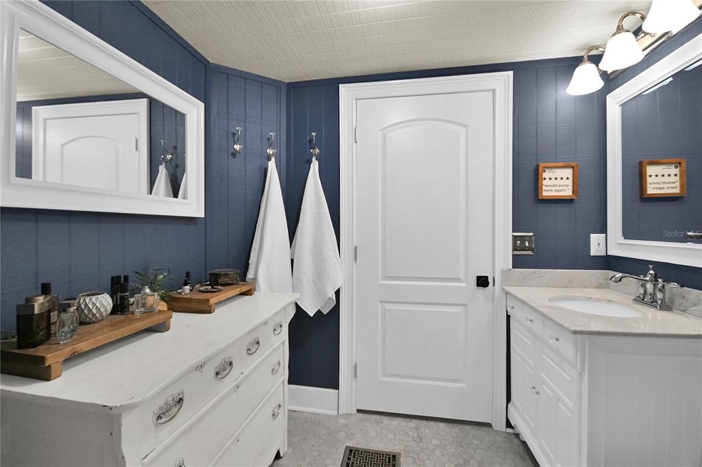 For Sale: $850,000 (3 beds, 2 baths, 1642 Square Feet)
