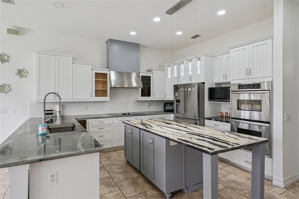 For Sale: $1,160,000 (3 beds, 2 baths, 3377 Square Feet)