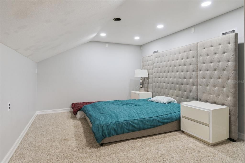 For Sale: $1,160,000 (3 beds, 2 baths, 3377 Square Feet)