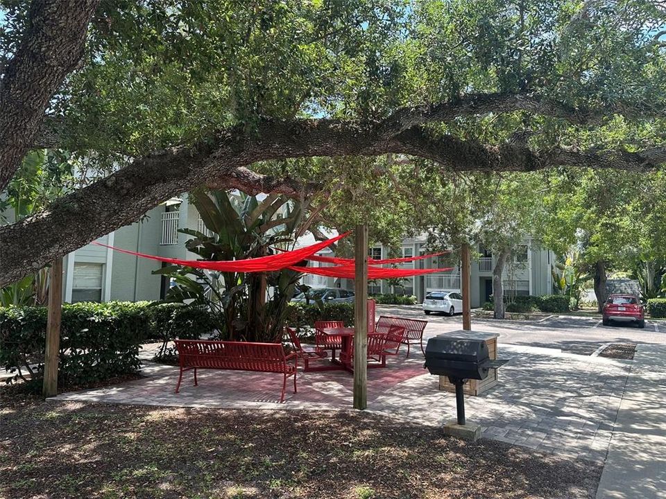For Rent: $1,700 (2 beds, 1 baths, 884 Square Feet)