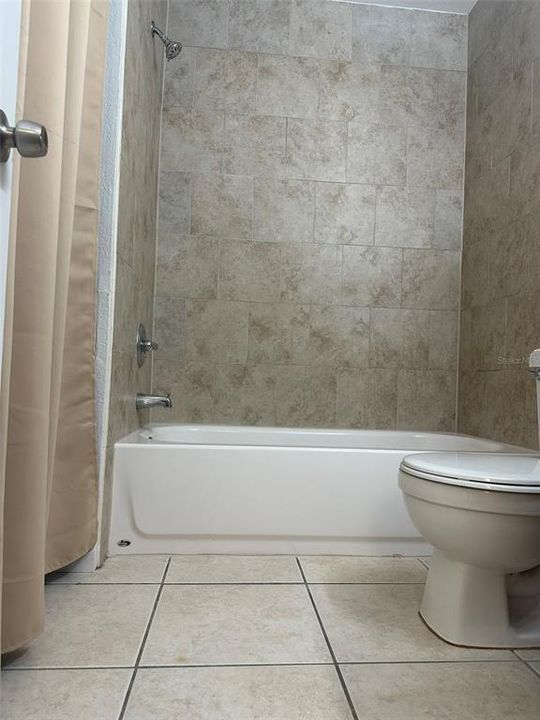 For Rent: $1,700 (2 beds, 1 baths, 884 Square Feet)