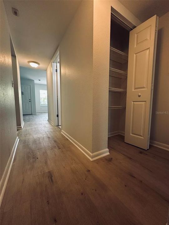 For Rent: $1,700 (2 beds, 1 baths, 884 Square Feet)