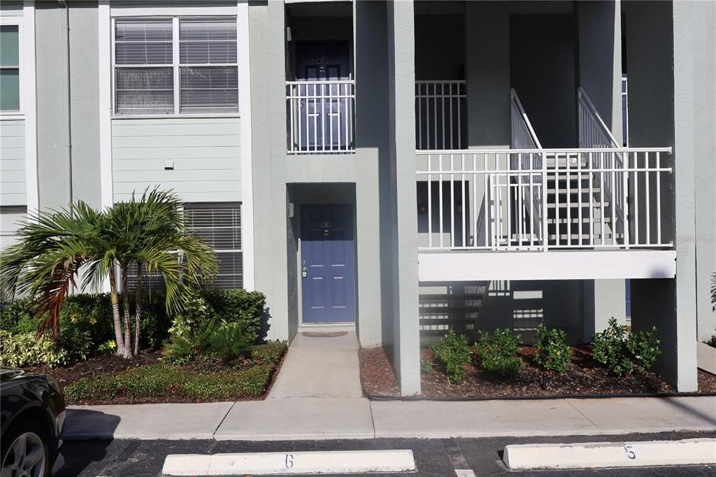For Rent: $1,700 (2 beds, 1 baths, 884 Square Feet)