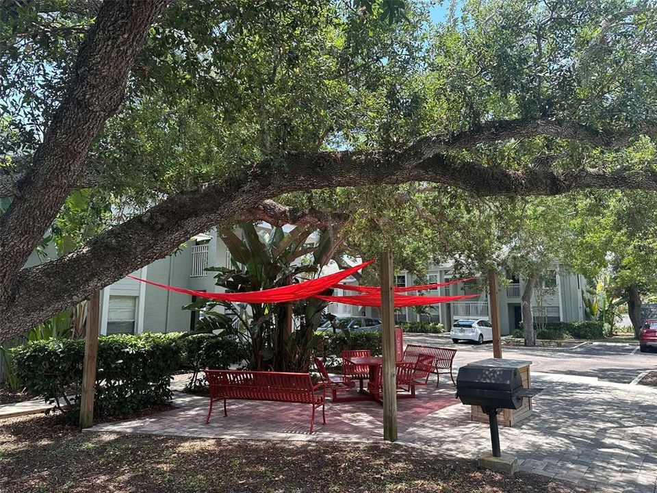 For Rent: $1,700 (2 beds, 1 baths, 884 Square Feet)