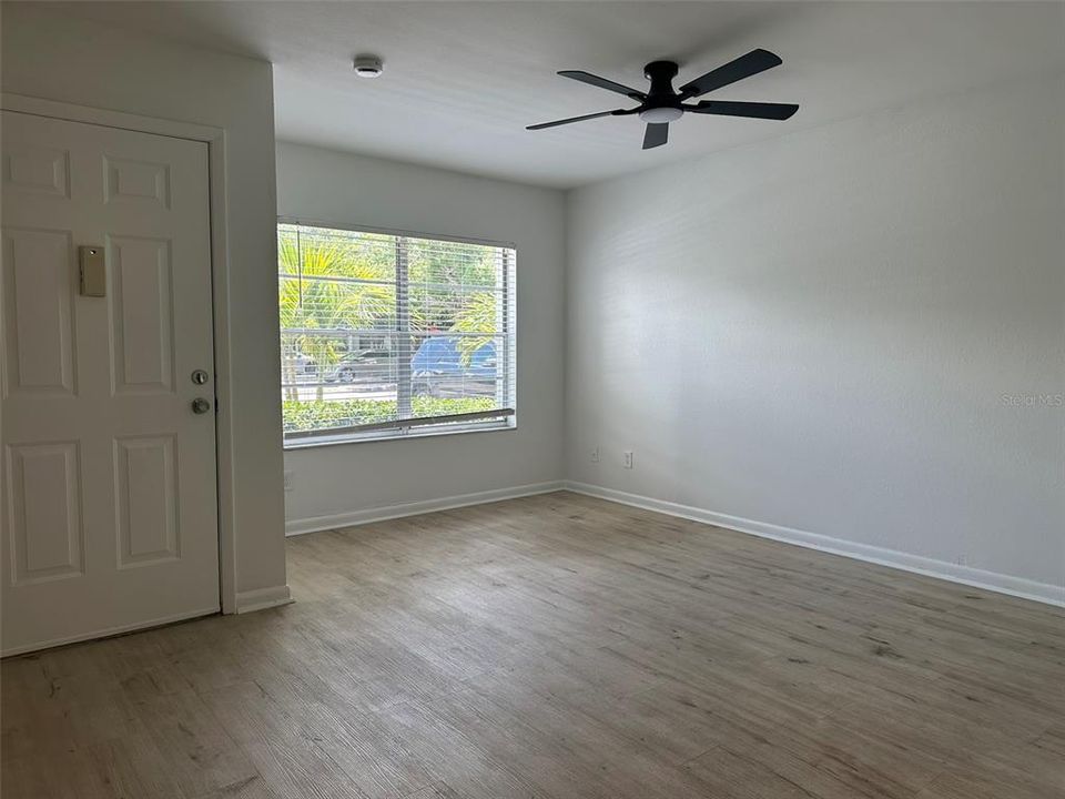 For Rent: $1,700 (2 beds, 1 baths, 884 Square Feet)