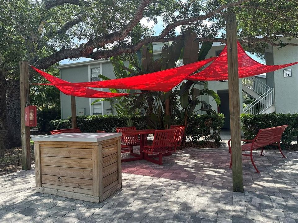 For Rent: $1,700 (2 beds, 1 baths, 884 Square Feet)
