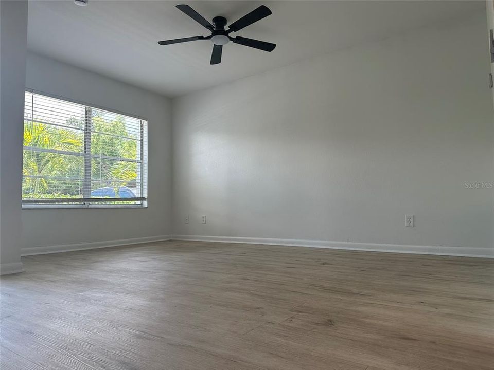 For Rent: $1,700 (2 beds, 1 baths, 884 Square Feet)
