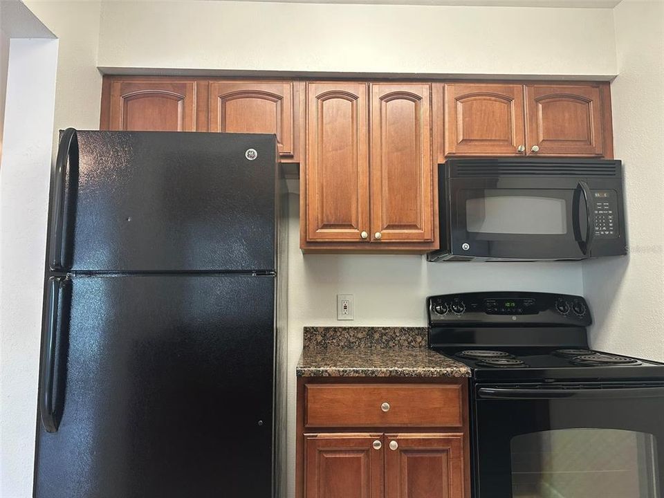 For Rent: $1,700 (2 beds, 1 baths, 884 Square Feet)