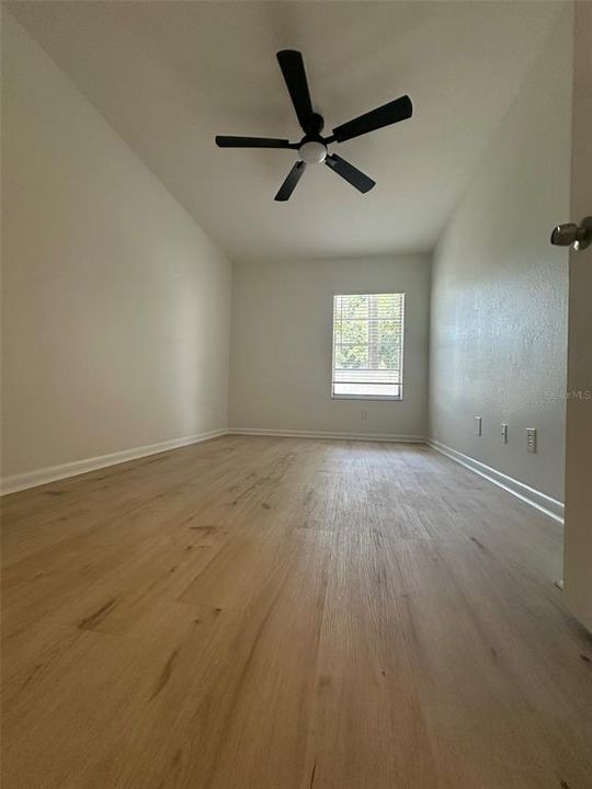 For Rent: $1,700 (2 beds, 1 baths, 884 Square Feet)