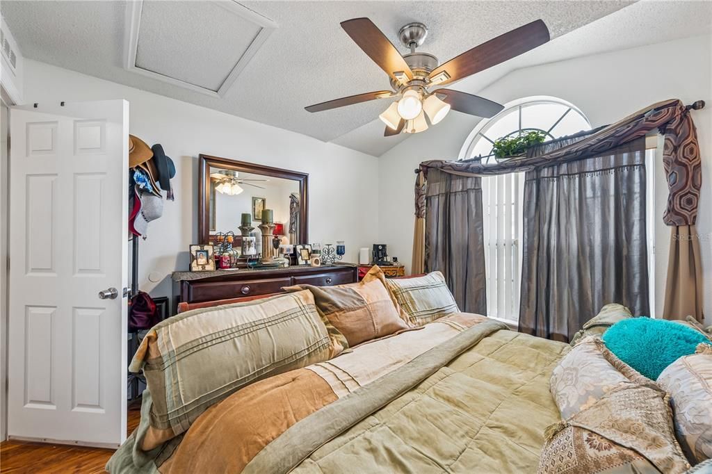 For Sale: $410,000 (3 beds, 2 baths, 1624 Square Feet)